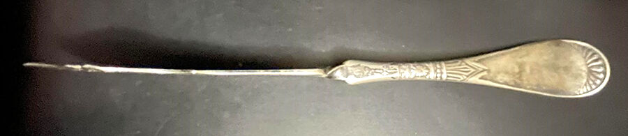 Daisy (Silverplate, 1886) Flat Twisted Handle Master Butter Knife by International Silver-1