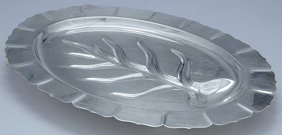Early American (Silverplate, Hollowware) 18" 4 Toed Meat Platter with Well by International Silver-1