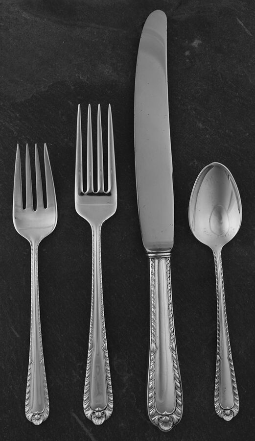 Gadroon (Sterling, 1933) 4 Piece Place Size Setting by International Silver-1