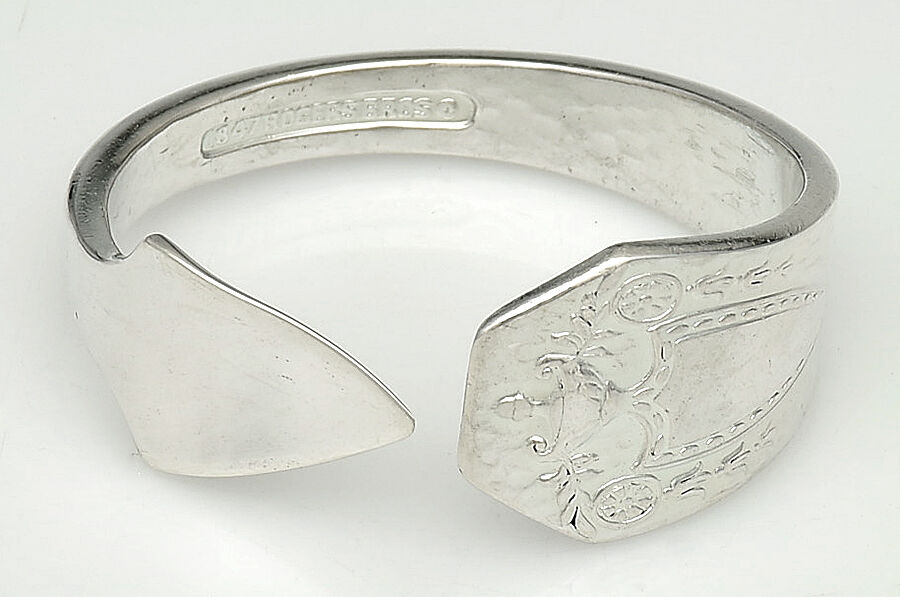 Heraldic (Silverplate, 1916) Napkin Ring Large HC by International Silver-1