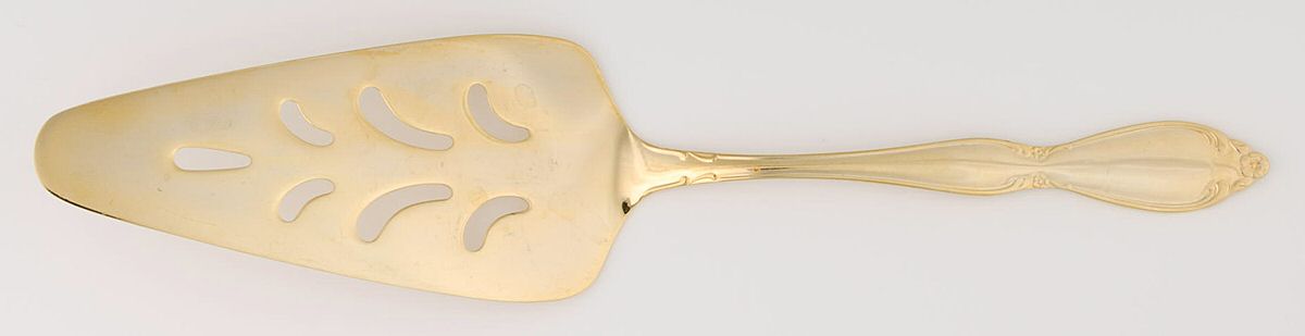INS194 (GOLD ELECTPLT) Solid Pierced Pie Server by International Silver-1