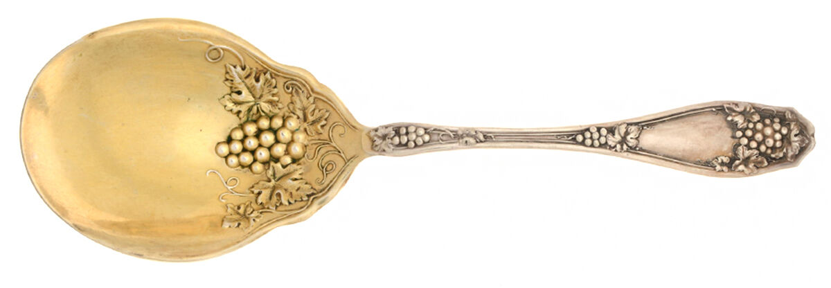 Isabella (Silverplate, 1913) Solid Smooth Berry/Casserole Spoon by International Silver-1