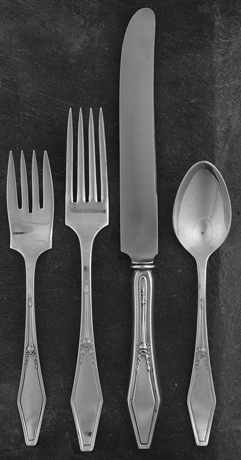 Jamestown (Silverplate, 1916) 4 Piece Place Setting by International Silver-1