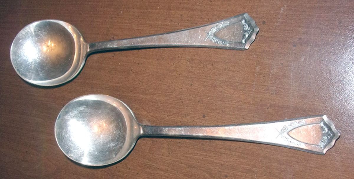 Jewell (Silverplate, 1916) Round Bowl Soup Spoon (Gumbo) by International Silver-1