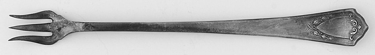 Jewell (Silverplate, 1916) Oyster Fork by International Silver-1