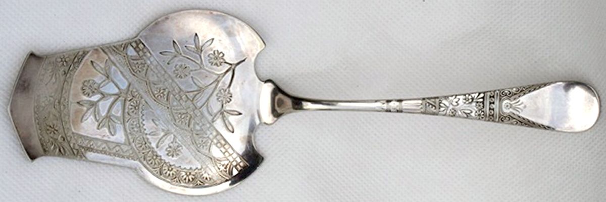 Lorne (Silverplate) Large Solid Bright Cut Pie Knife by International Silver-1