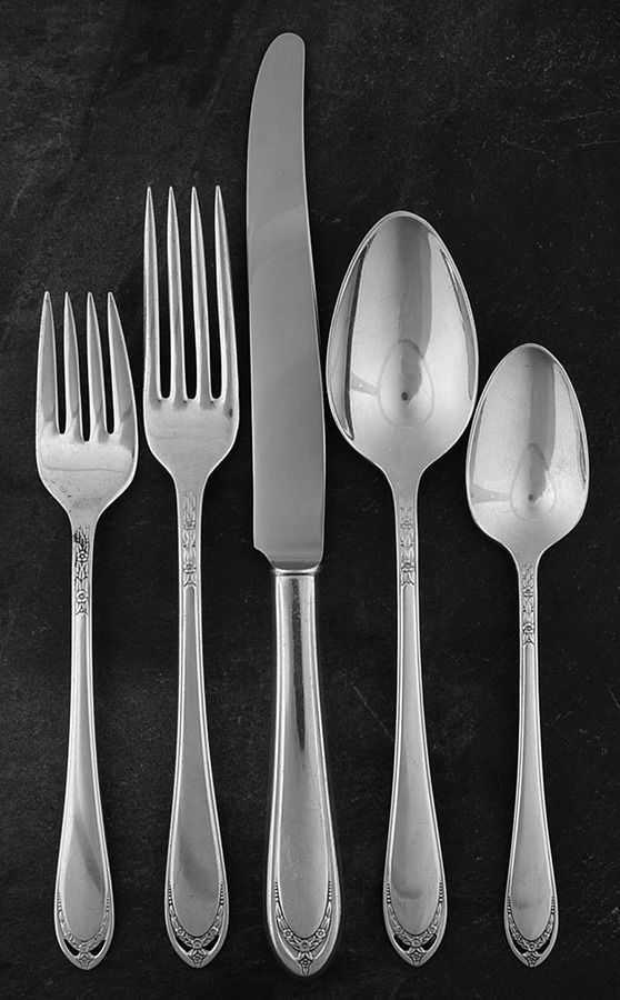 Lovelace (Silverplate) 5 Piece Place Setting by International Silver-1