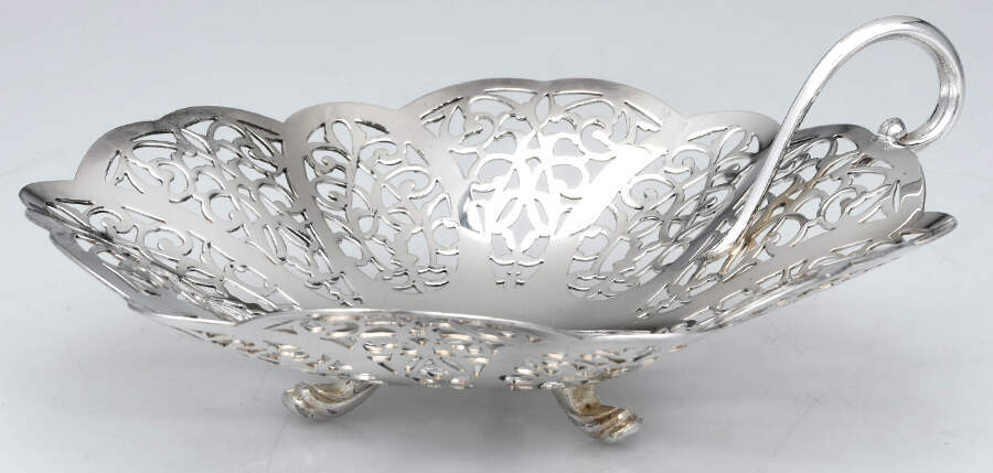 Lovelace (Silverplate, Hollowware) 6" 3-Toed Bon Bon by International Silver-1