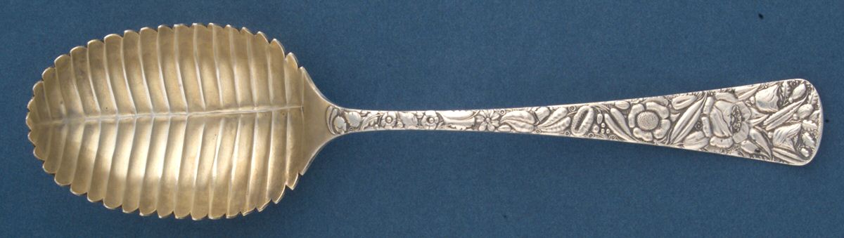 Magnolia (Silverplate, 1891) Solid Shell Berry/Casserole Spoon by International Silver-1