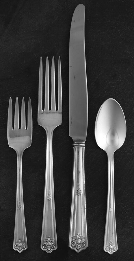 Majestic (Silverplate-1928) 32 Piece Estate Set by International Silver-1