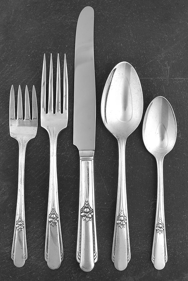 Memory-Hiawatha (Silverplate, 1937) 5 Piece Place Setting by International Silver-1