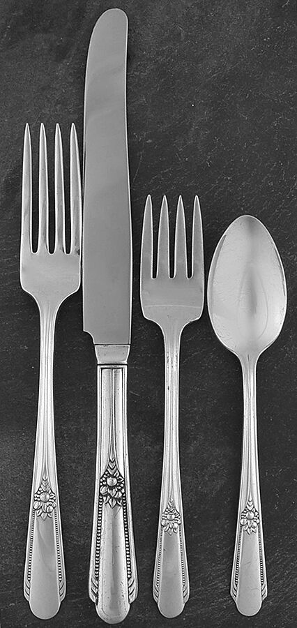 Memory-Hiawatha (Silverplate, 1937) 32 Piece Estate Set by International Silver-1