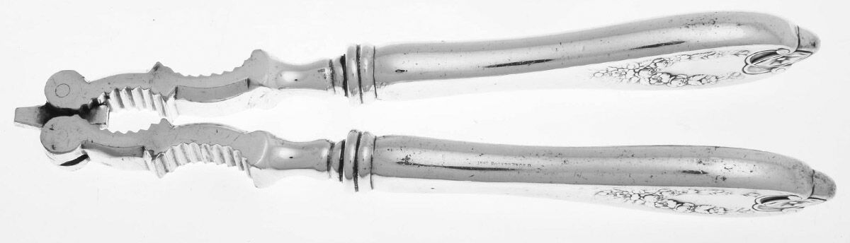 Old Colony (Silverplate, 1911) Silverplate Grip Nut Cracker by International Silver-1