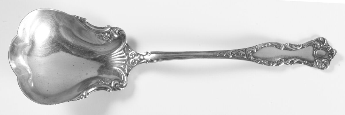 Oxford (Silverplate, 1901) Solid Shell Berry/Casserole Spoon by International Silver-1