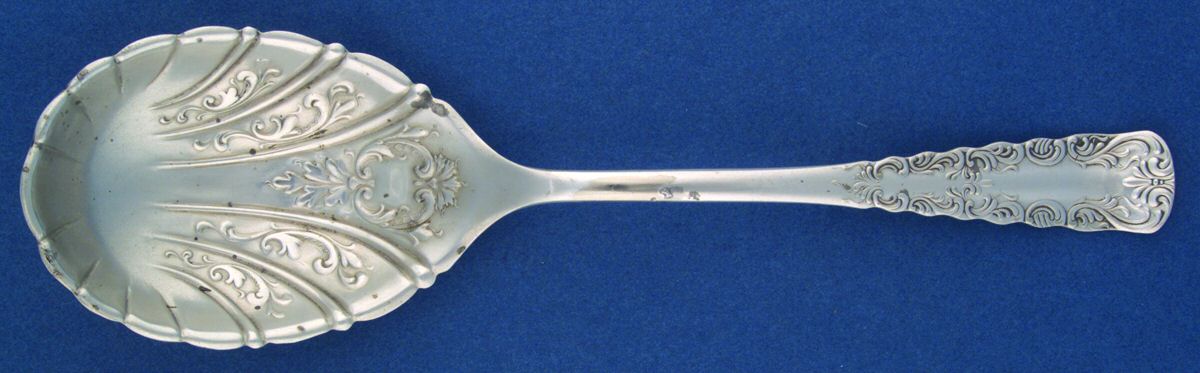Portland (Silverplate, 1891) Solid Shell Berry/Casserole Spoon by International Silver-1