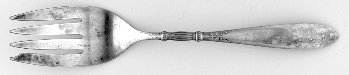 Queen Ann-St. Moritz (Silverplate, 1910) Medium Solid Cold Meat Serving Fork by International Silver-1