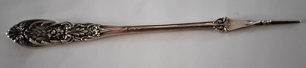 Richelieu (Sterling, 1935) One Tine Butter Pick by International Silver-1