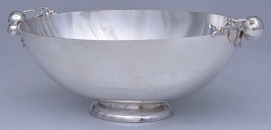 Apple (Silverplate, Hollowware) 14" Centerpiece Bowl by International Silver-1