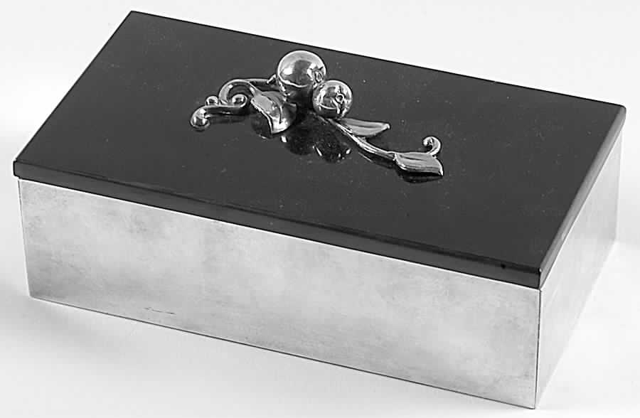 Apple (Silverplate, Hollowware) Cigar Box with Lid by International Silver-1
