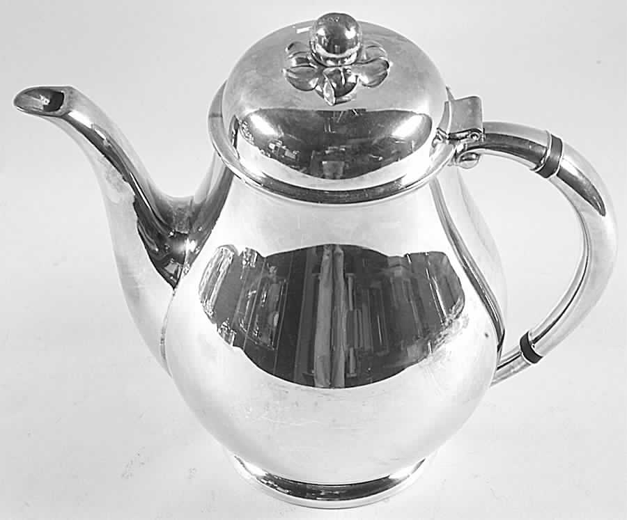 Apple (Silverplate, Hollowware) Teapot by International Silver-1