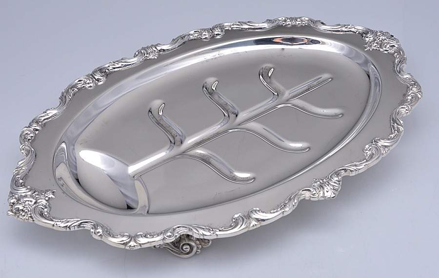 Orleans (Silverplate, Hollowware) Medium Platter Footed Meat Platter with Well by International Silver-1