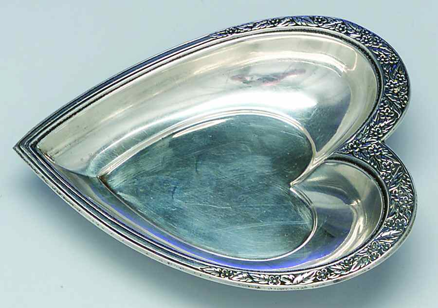 Prelude-Plain (Sterling Hollowware) Hear Shape Individual Nut Dish by International Silver-1