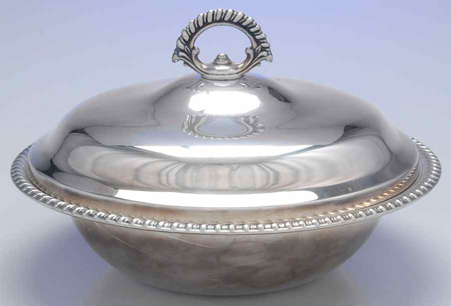 Ashley (Silverplate, Hollowware) 1.5 Qt Round Covered Casserole W/Glass Liner by International Silver-1