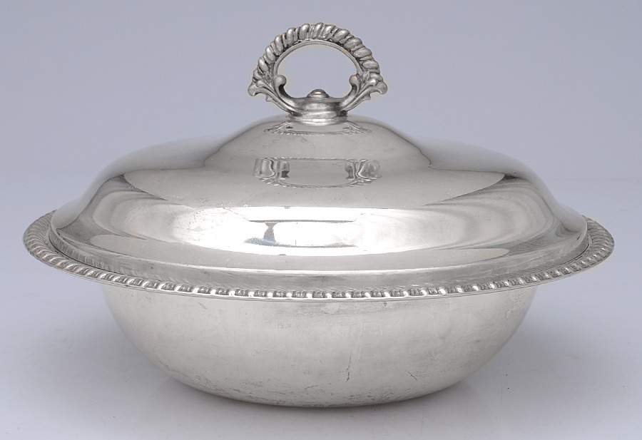 Ashley (Silverplate, Hollowware) 1.5 Qt Round Covered Casserole W/No Liner by International Silver-1