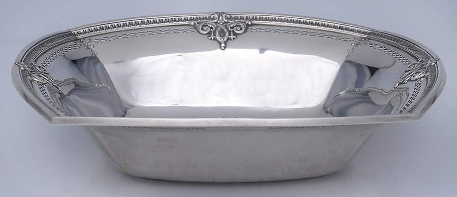 Trianon (Sterling, Hollowware) 10" Round Vegetable Bowl by International Silver-1