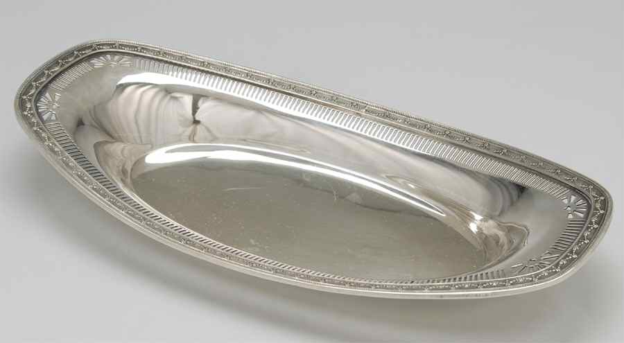 Anniversary (Silverplate, Hollowware) Pierced Plated Bread Tray by International Silver-1
