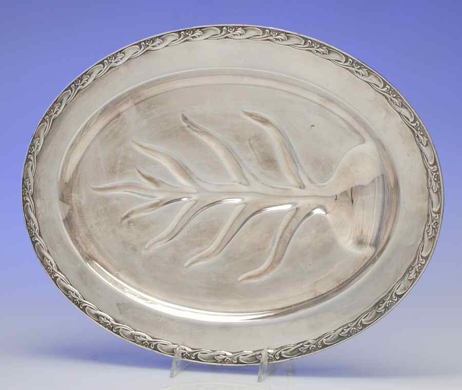 Exquisite (Silverplate, Hollowware) Medium Plated Meat Platter with Well by International Silver-1