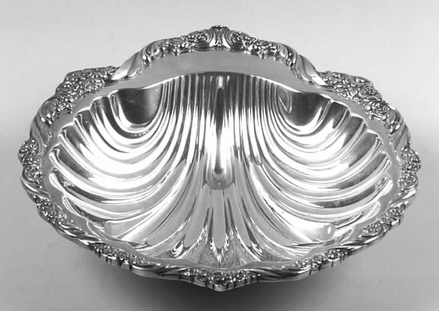 Heritage (Silverplate, Hollowware) Silverplate Shell Bon Bon Bowl by International Silver-1