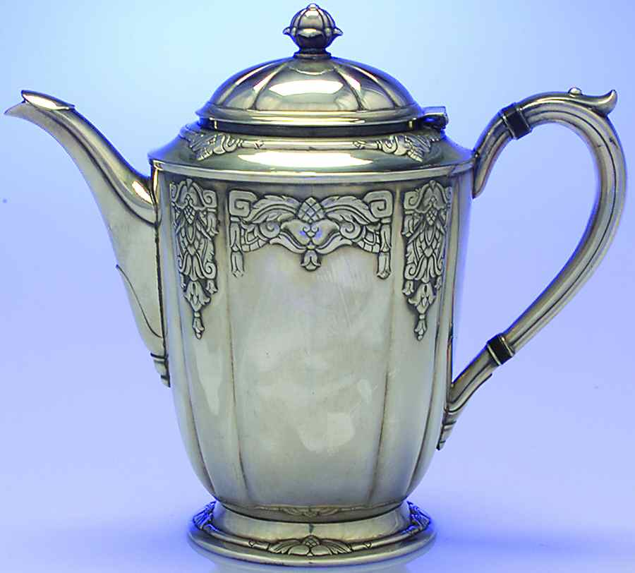 Her Majesty (Silverplate, Hollowware) Teapot by International Silver-1