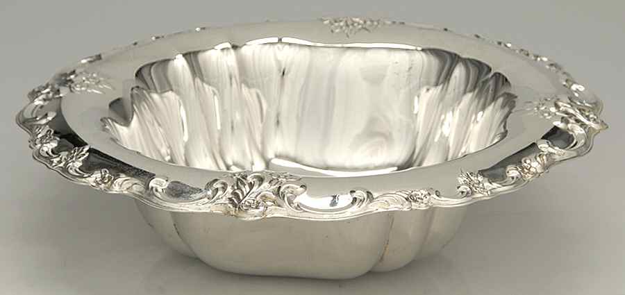 Orleans (Silverplate, Hollowware) Round Silverplate Vegetable Bowl by International Silver-1