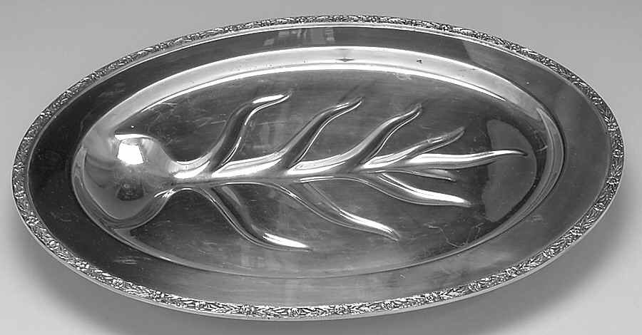 Primrose II (Silverplate, Hollowware) Medium Plated Meat Platter with Well by International Silver-1