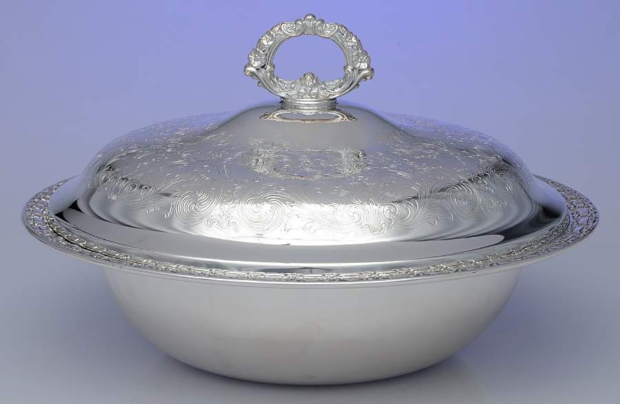 Camelot-Melody (Silverplate, 1964, Hollowware) Silverplate Round Covered Casserole by International Silver-1