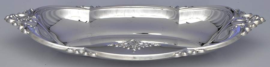 Grande Regency (Silverplate, Hollowware) Silverplate Bread Tray by International Silver-1