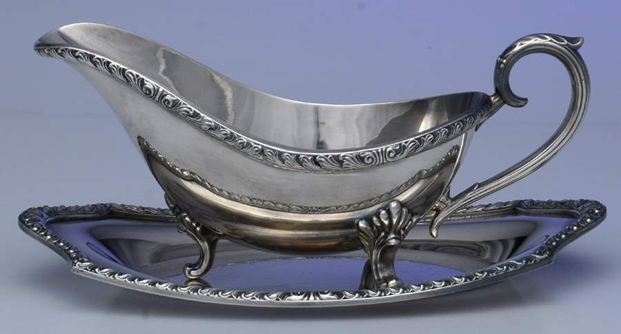 Wickford (Silverplate, Hollowware) Plated Gravy Boat & Underplate by International Silver-1