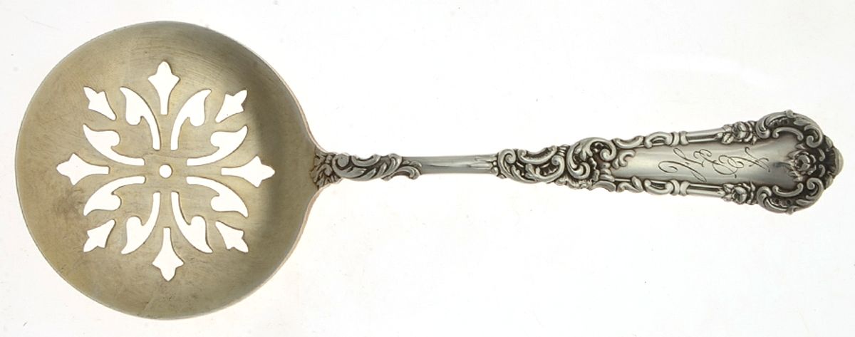 Yale I (Silverplate, 1894, Monograms) Tomato Server, Solid Piece by International Silver-1