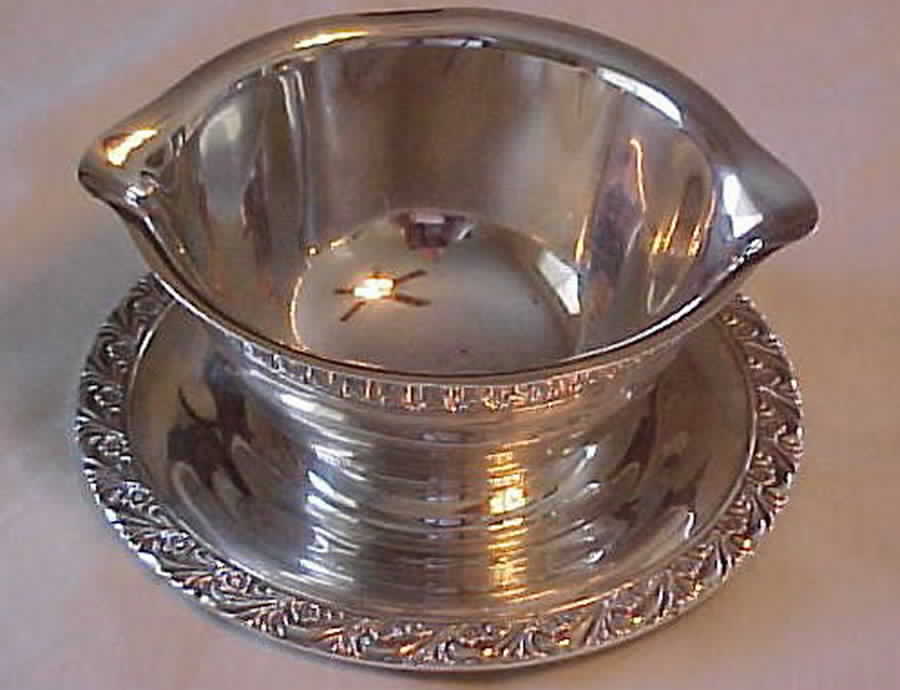 713 (Silverplate, Hollowware) Plated Gravy Bowl with Attached Underplate by International Silver-1