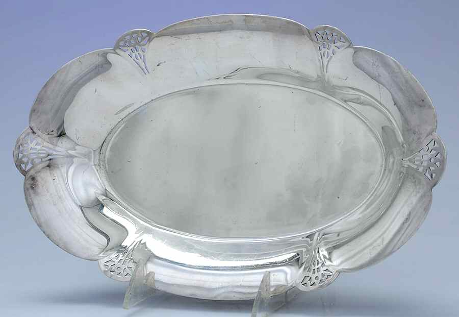 421 (Silverplate, Hollowware) 12" Bread Tray by International Silver-1