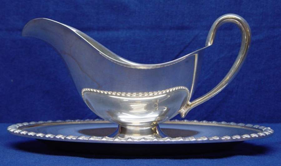 Fenwick (Silverplate, Hollowware) Plated Gravy Boat with Attached Underplate by International Silver-1