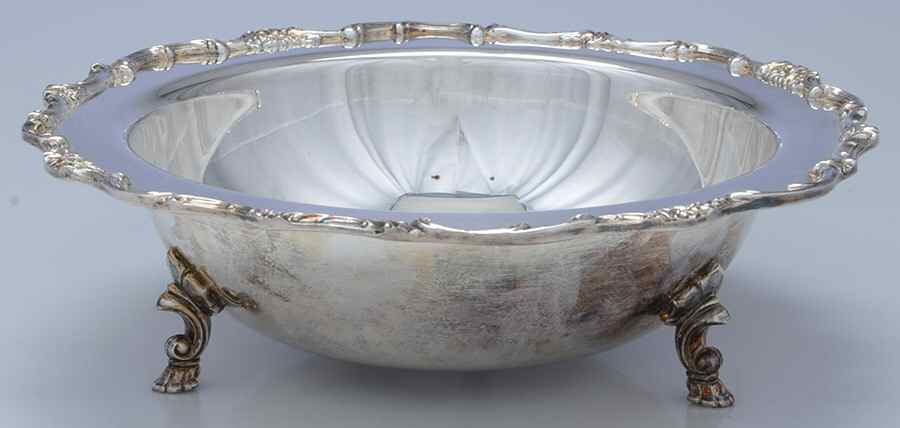 Wellington (Silverplate, Hollowware, Floral&Scroll) 1.5 Qt Round Covered Casserole W/No Lid by International Silver-1