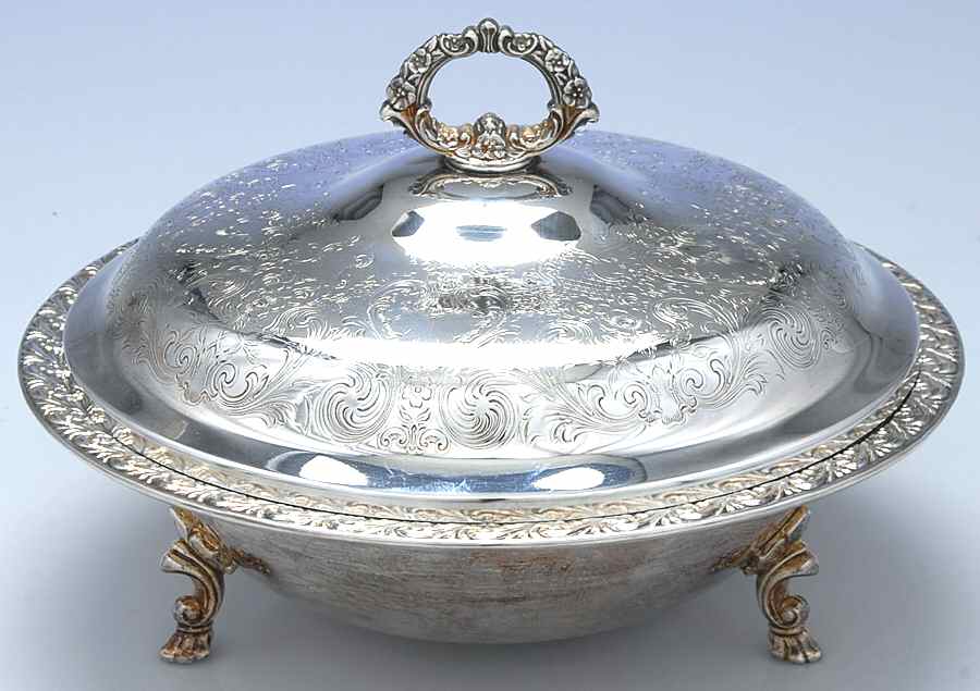 713 (Silverplate, Hollowware) 1.5 Qt Round Covered Casserole W/Glass Liner by International Silver-1