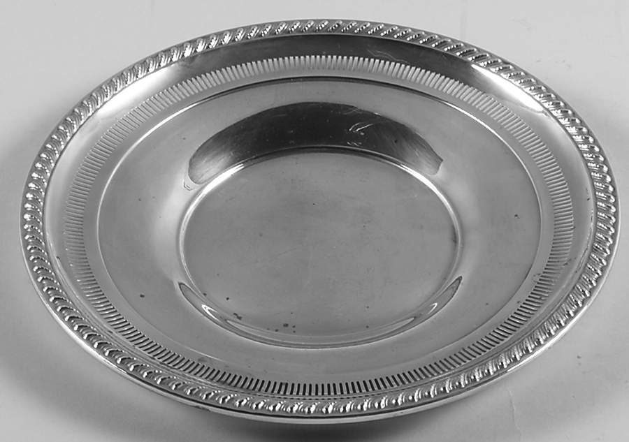 English Gadroon (Sterling, Hollowware) Sterling Sandwich Plate by International Silver-1