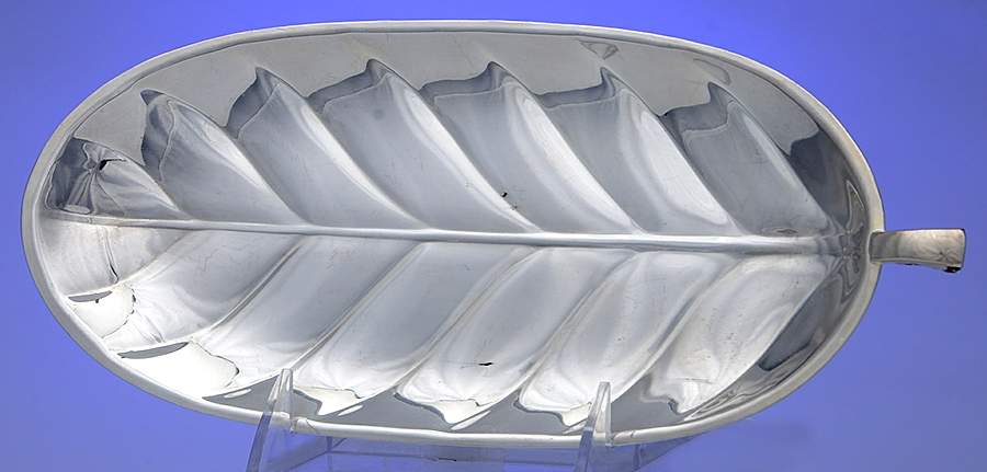 Banana Leaf (Silverplate, Hollowware) 10" Leaf Dish by International Silver-1