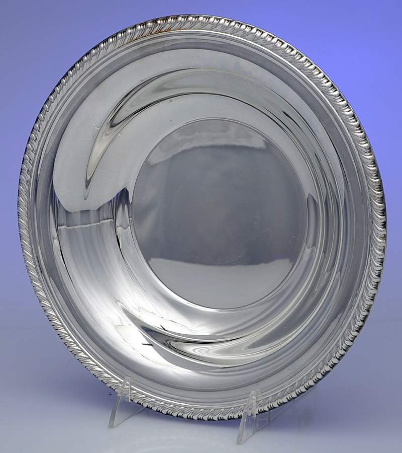 English Gadroon (Silverplate, Hollowware) 10" Round Vegetable Bowl by International Silver-1