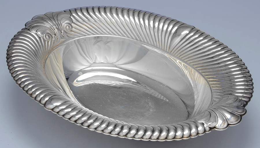 Wellington (Silverplate, Hollowware, Shells) Oval Silverplate Centerpiece by International Silver-1