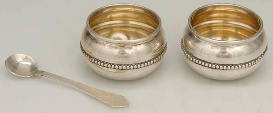 300 (Sterling, Hollowware) (Set of 2) Individual Open Salt by International Silver-1