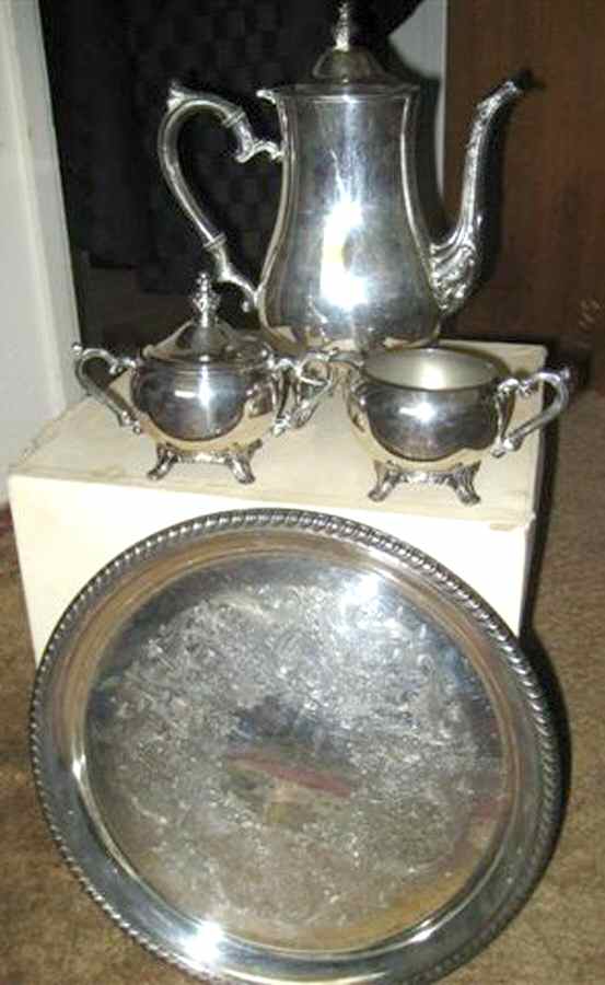 73-19 (Silverplate, Hollowware) Round Silverplate Tray by International Silver-1